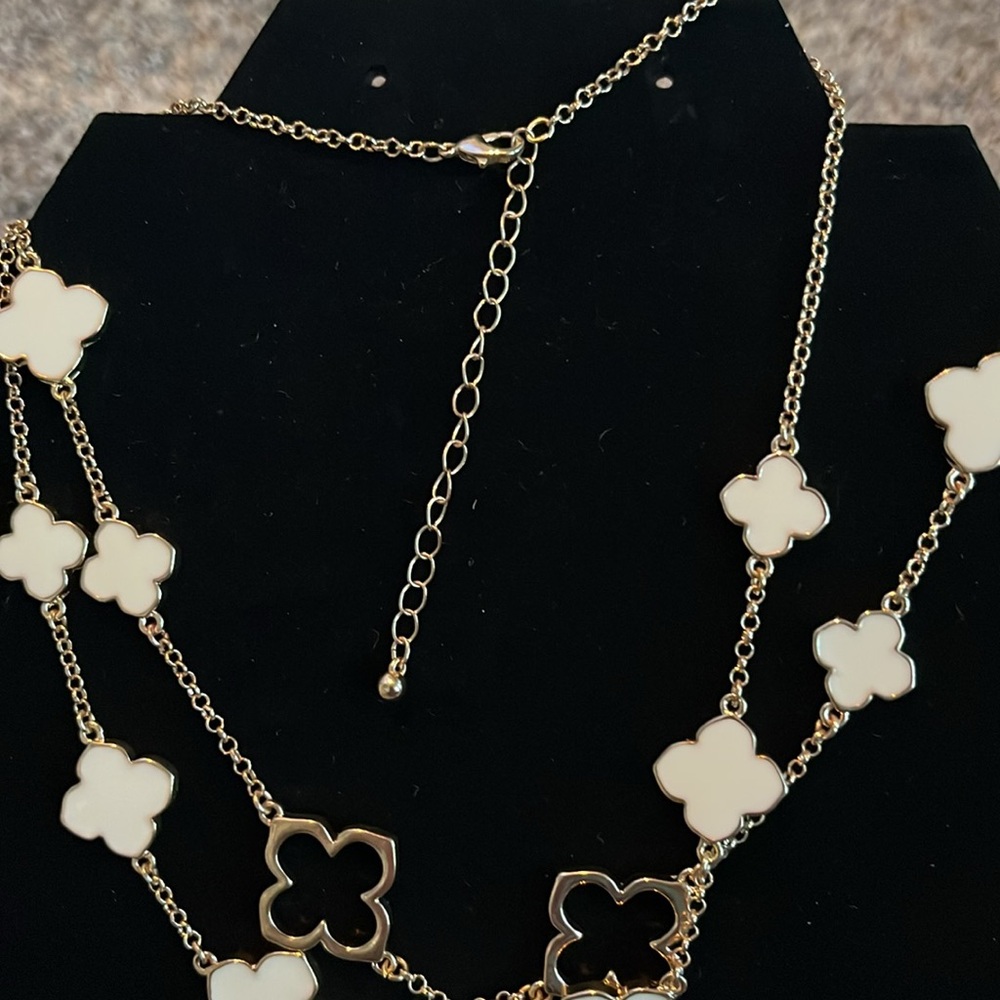 Elegant Gold and White Clover Necklace - Picture 5 of 6